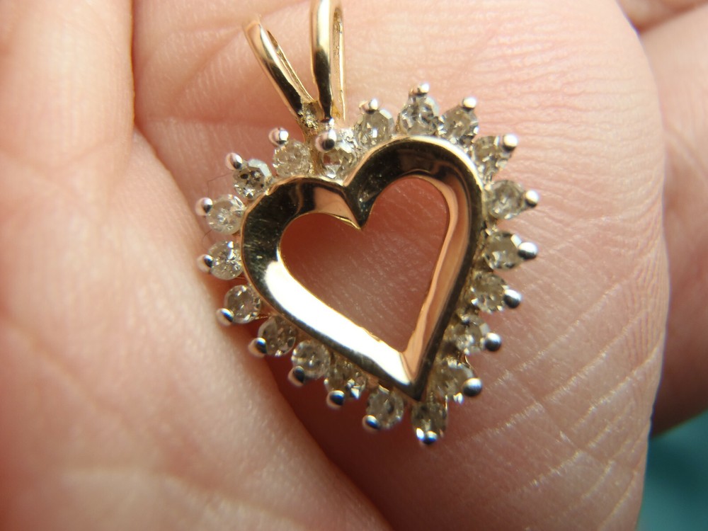 ESTATE 14kt Yellow Gold .25 CT Diamond Fancy Heart Pendant 1.3 Grams Lot 2556