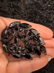 Vintage Weiss Rhinestone Brooch Black Enamel Signed
