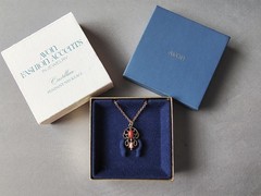 Vintage 1974 AVON ‘Castillian’ Pendant Necklace IOB Antiqued Goldtone Faux Coral