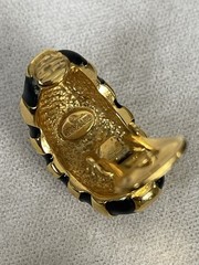 Vtg Signed Graziano Raised Gold Tone Design & Black Enamel Clip On Earrings 1”