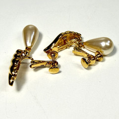 VTG Napier Gold Tone Pearl Drop Dangle Earrings Signed Screw Back Shell Twist