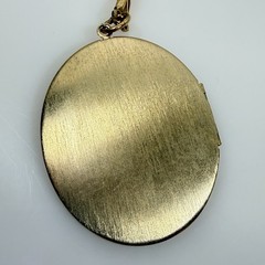 Vintage Locket Pendant Necklace Gold Tone Etched Pink Stone 24″ Chain