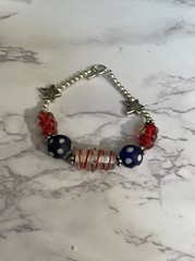 Patriotic Red White Blue Glass beads Silver Tone Bracelet UU-13