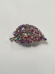 LISNER Stunning Vintage Pink AB Stones Silvertone Leaf Brooch Signed