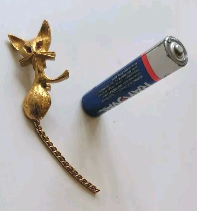 Vintage Gold Tone Cat with Red Rinestone Eyes and Chain Tail Brooch Pin Jewelry