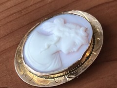Antique Victorian 10K Yellow Gold Cameo Carved Shell Ornate Edge Brooch Pin