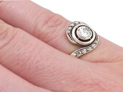 Antique 1900s 0.60Ct Diamond and 18k Yellow Gold Twist Ring
