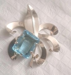 Vintage Mid-Century Sterling Silver Large Aqua Blue Glass Stone Brooch-pin