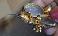 Exquisite Opaline Glass Cabochon Flower Daisy Forget Me Not Gold tone Brooch
