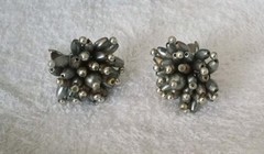 Vintage “Fireworks” Unbranded Clip-On Earrings Lightweight non-magnetic About1″