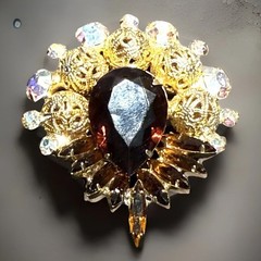 JULIANA D&E BOOK PIECE Ref #3838 Gold Tone Ball Pear Rhinestone Vintage Brooch