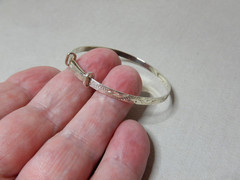 VINTAGE DECORATED STERLING SILVER BABY BANGLE 45mm INTERIOR DIAM 4135