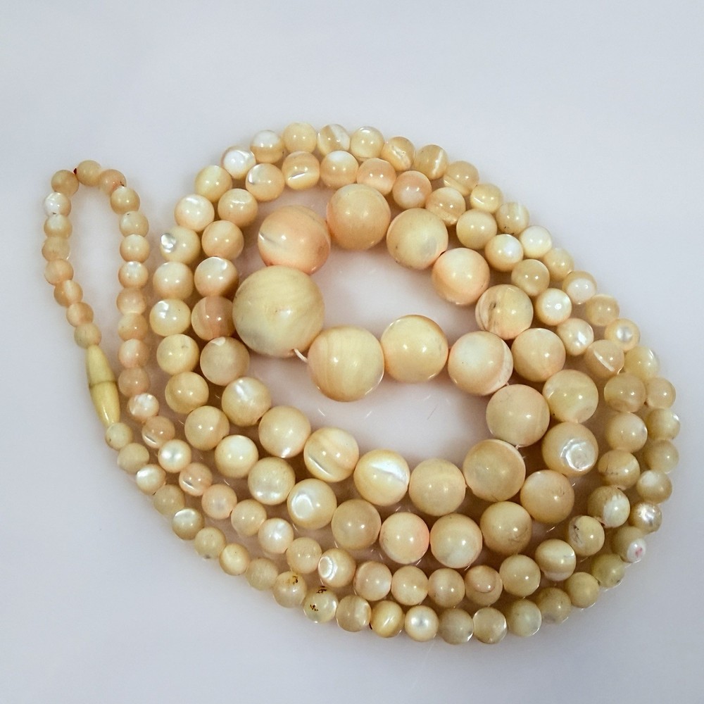 Vintage Mother of Pearl Graduated Bead Necklace 36″ Peach Cream MOP Barrel Clasp