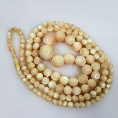 Vintage Mother of Pearl Graduated Bead Necklace 36″ Peach Cream MOP Barrel Clasp