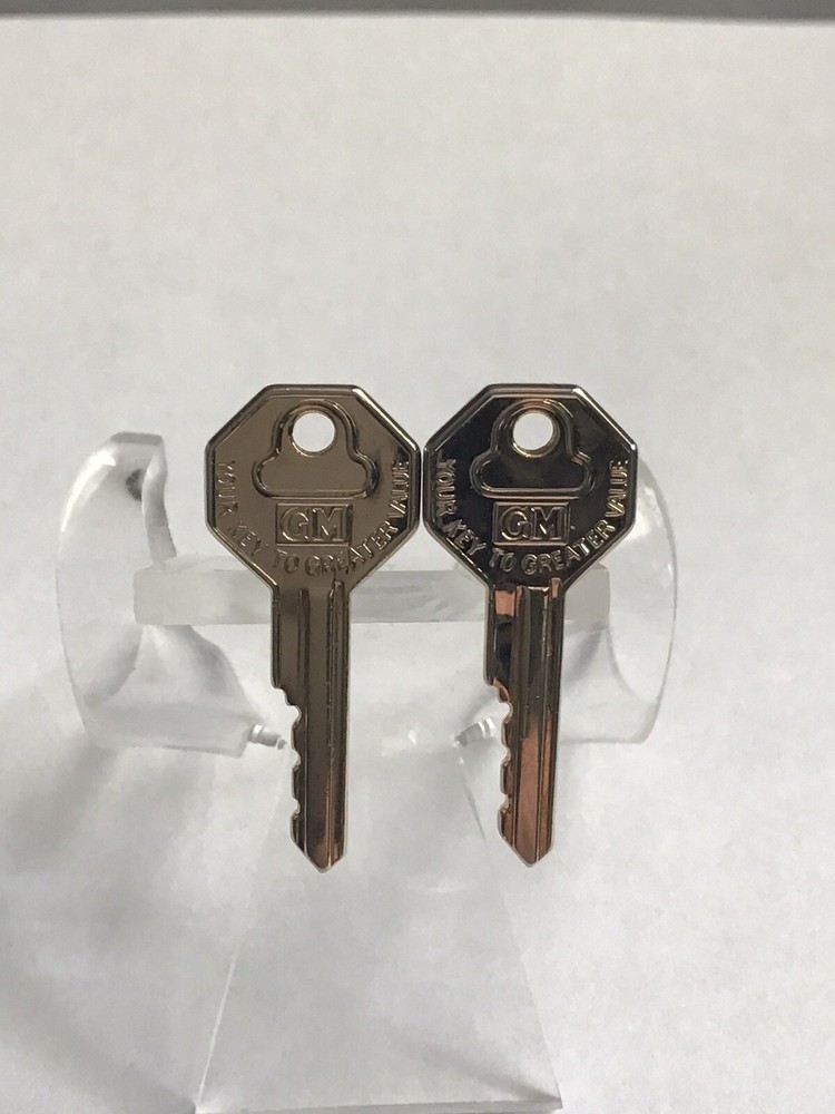 VINTAGE HICKOK CUFFLINKS GM GENERAL MOTORS GOLDTONE CAR KEY SHAPED USA