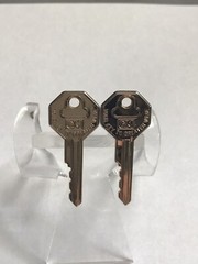 VINTAGE HICKOK CUFFLINKS GM GENERAL MOTORS GOLDTONE CAR KEY SHAPED USA
