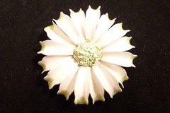 VINTAGE ENAMEL FLOWER BROOCH WHITE AND GREEN