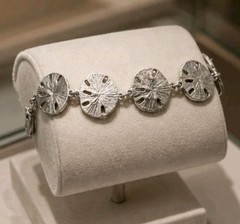 ​Vintage Textured Silver Plated Sand Dollar Link Bracelet Nautical Beach Jewelry