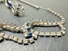 VINTAGE 16.5″ BLUE & CLEAR RHINESTONE NECKLACE + SCREW BACK EARRINGS N747