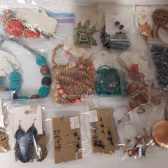21 Pc VINTAGE Jewelry Lot 14 Necklace And Earring Sets & 6 Single Necklaces