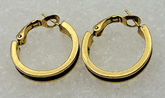 Vintage Crown Trifari Gold Tone Dark Blue Enamel 21 mm Lever‑Back Hoop Earrings