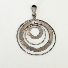 Vintage 925 Sterling Silver Modernist Big Hammered Interlocking Circle Pendant