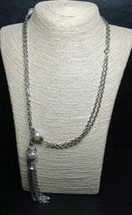Vintage Double Chain Station Necklace Whit Tassel Faux Pearls Silvet Tone. 9803