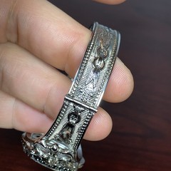 Whiting & Davis Intaglio Lily Flower Cameo Silvertone Hinged Bracelet Mesh Bags