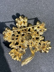 VINTAGE ALANA STEWART GOLD TONE BLUE RHINESTONE PEARL FLOWER BROOCH PIN