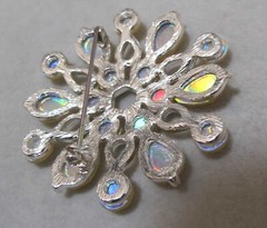 Vtg 2008 Unsigned TRIFARI Yellow Iridescent Acrylic Silver Tone 2” Brooch