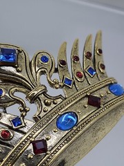 Vintage WONDERS 2004 Masters of Florence Medici Rhinestone Crown Brooch