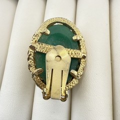 Vintage Earrings Green Peking Imitation Jade Gold Tone Molded Flower CLIP ON
