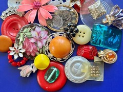 30PC VTG FLOWER PIN craft LOT,Mixed Media FLORAL ART,repurpose,HOLIDAY CRAFTS