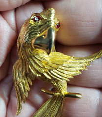 Lind-Gal LG Gold Tone Red Eyed Parrot Parakeet Pin Brooch Bird Vintage Jewelry