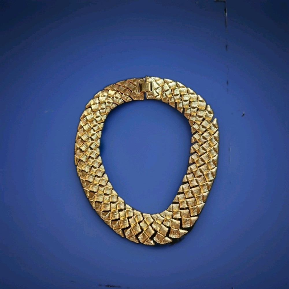 Vtg NAPIER 1¼” Wide Flat Link Collar- Choker Necklace Gold Tone Woven Texture