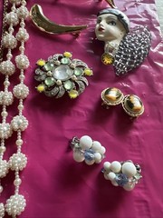 Lot Of Vintage Jewelry Mix Brooches Necklaces Bracelet Earrings Ring