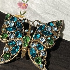 VINTAGE REGENCY SIGNED GOLD GILT TEAL BABY BLUE GREEN RHINESTONE BUTTERFLY