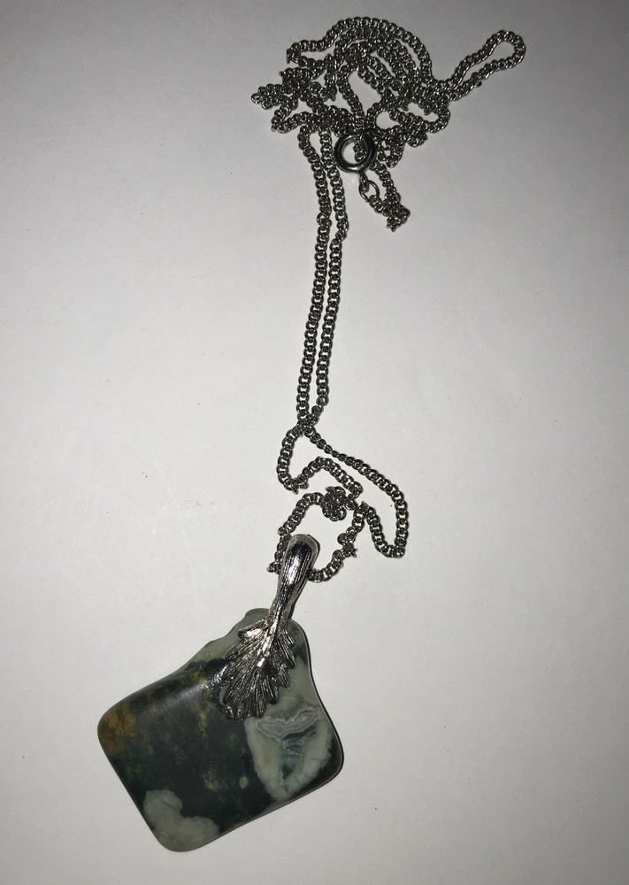 Vtg Stone Pendant with Silvertone Chain