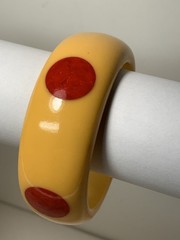 Vintage 1 1/16” Wide Butterscotch Bakelite Bracelet Five Red Marble Dots Tested