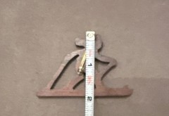 Vintage Ski Pin Wooden Hand Carved Painted Brooch Pin WONDERFUL 💕