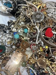 5lbs + Vintage/Modern Costume Jewelry Lots Mix Box Wearable Pieces.