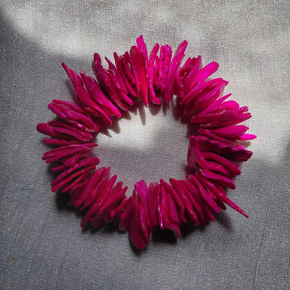Vintage 1980s Hot Pink Dyed Shell Chunk Bracelet Stretchy Statement Retro Boho