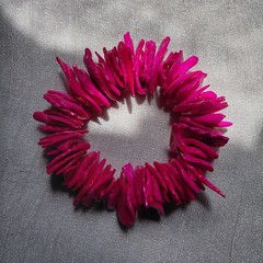 Vintage 1980s Hot Pink Dyed Shell Chunk Bracelet Stretchy Statement Retro Boho
