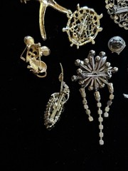 Vintage 9 Brooches/Pins Repair Upcycle Craft Lot Unsigned 1 Avon Mix Styles