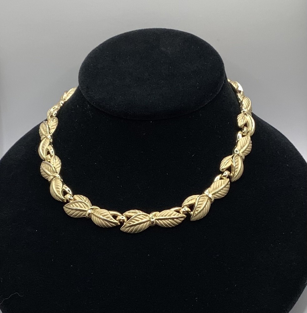 Vintage Crown Trifari Gold Tone Trifarium Plated Frosted Leaf Choker Necklace