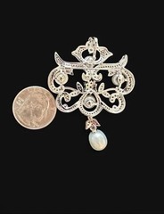 Antique Style Freshwater Pearl Brooch – White Gold Plated