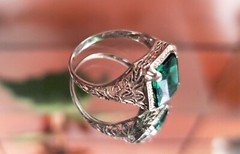 14k White Gold Filigree Design Ring Set Man Made Emerald Green Type Stone