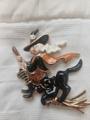 VTG NOS Bob Mackie Halloween Witch Flying Broomstick Black Cat Enameled Brooch