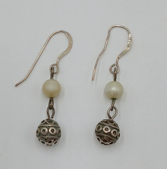 VTG 925 Faux Pearl Drop Earrings 1.5in Sterling Silver 7gtw Pattern Bead Artisan