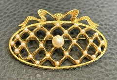 Vintage MONET Gold Tone Brooch Oval Ornament Bow Faux Pearl Christmas Holiday